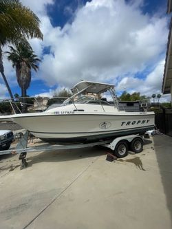 Bayliner, 2001 Trophy