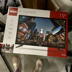 3 x RCA TVs 19”