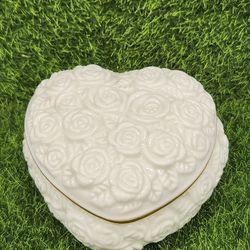 Lenox Heart Shaped Fine Porcelain Bouquet Of Roses Trinket Box Ivory With Gold Trim