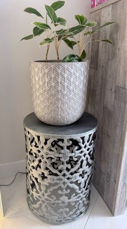 Metal cutout side table / plant stand
