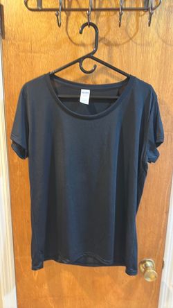 Gildan women black polyester shirt
