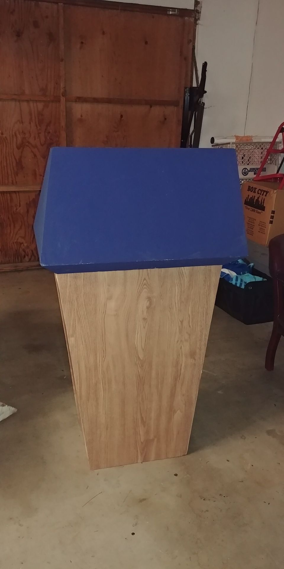 “Blue Goose” Presidential Podium