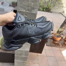Women Size 7 Black 