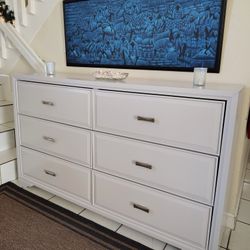 ASHLEY FURNITURE SOLID WOOD DRESSER EXCELLENT CONDITION DELIVERY AVAILABLE