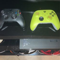 Xbox 1s Barely Used With 2 Wireless Controllers 