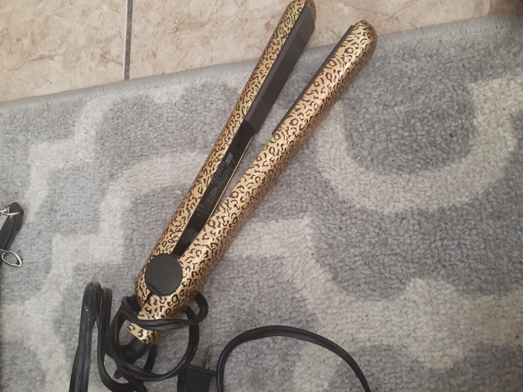 Style house cheetah print hair straightener