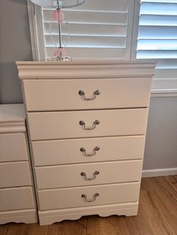 USED WHITE DRESSER (5 DRAWERS)