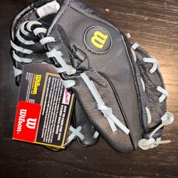 Wilson A425 EZ-Catch Youth Baseball T-Ball Glove Right Hand Thrower