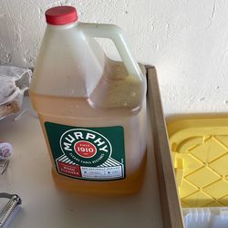 Murphy Oil Soap Wood Cleaner – 128 oz (1 gallon)