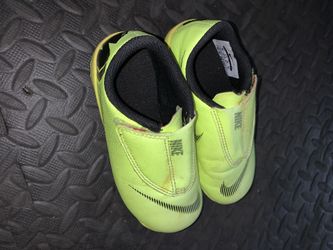 Kids neon soccer cleats size 9c