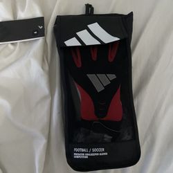 predator gloves 
