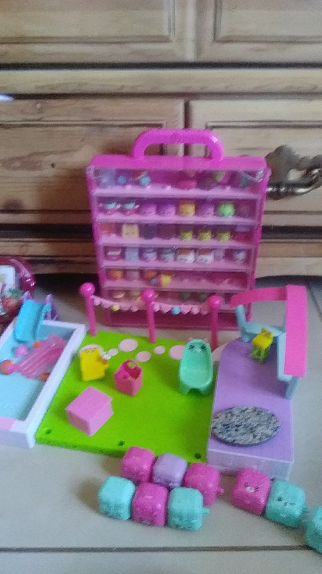 Shopkins and accesorirs