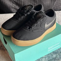 Boys Nike SB CHECK size 12 NEW