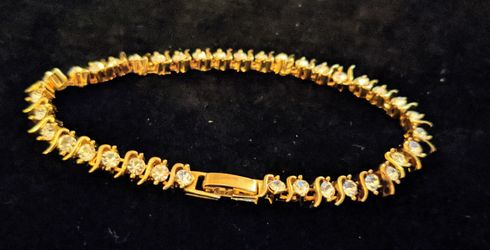 Vintage 24KT GF Tennis Bracelet CZ stones measures 7.5" weighs total 14.3 grams