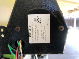 Motorized projector screen