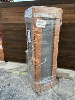 New single wide locker -medium gray standard by Tennsco asking $170 size 18x18x60