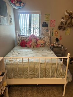 Full size white metal bed frame (MATTRESS NOT INCLUDED)