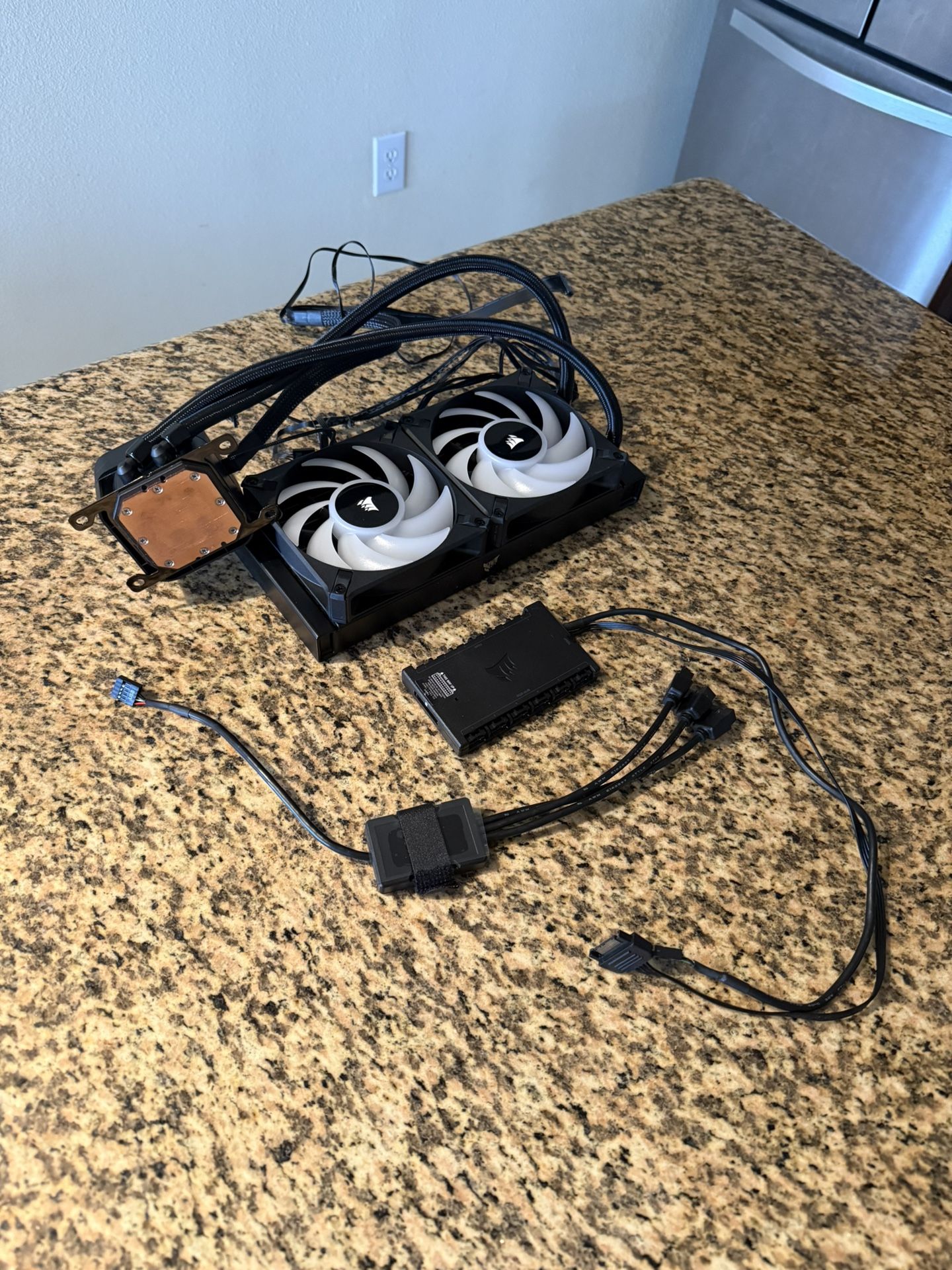 Corsair iCue H100i Elite LCD XT 240 Mm AIO 
