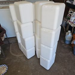 20 Igloos Coolers