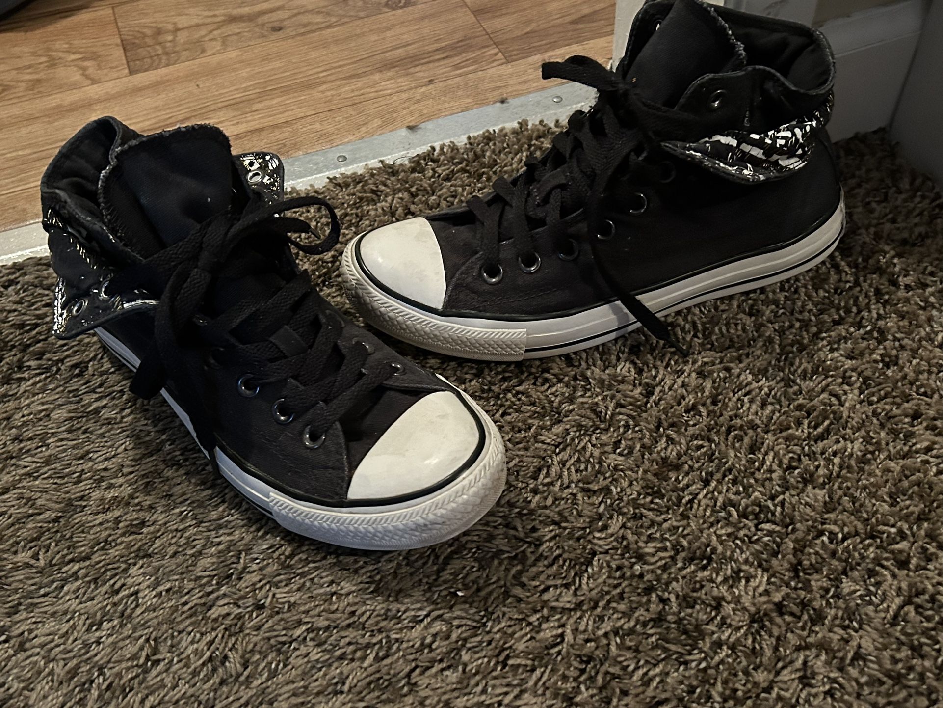 High top Converse Size 7 Men Woman 9