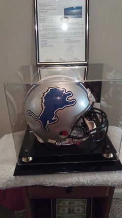 Detroit Lions Kevin Jones sighed riddle pro line helmet in mirrored display case with JSA letter of authenticity