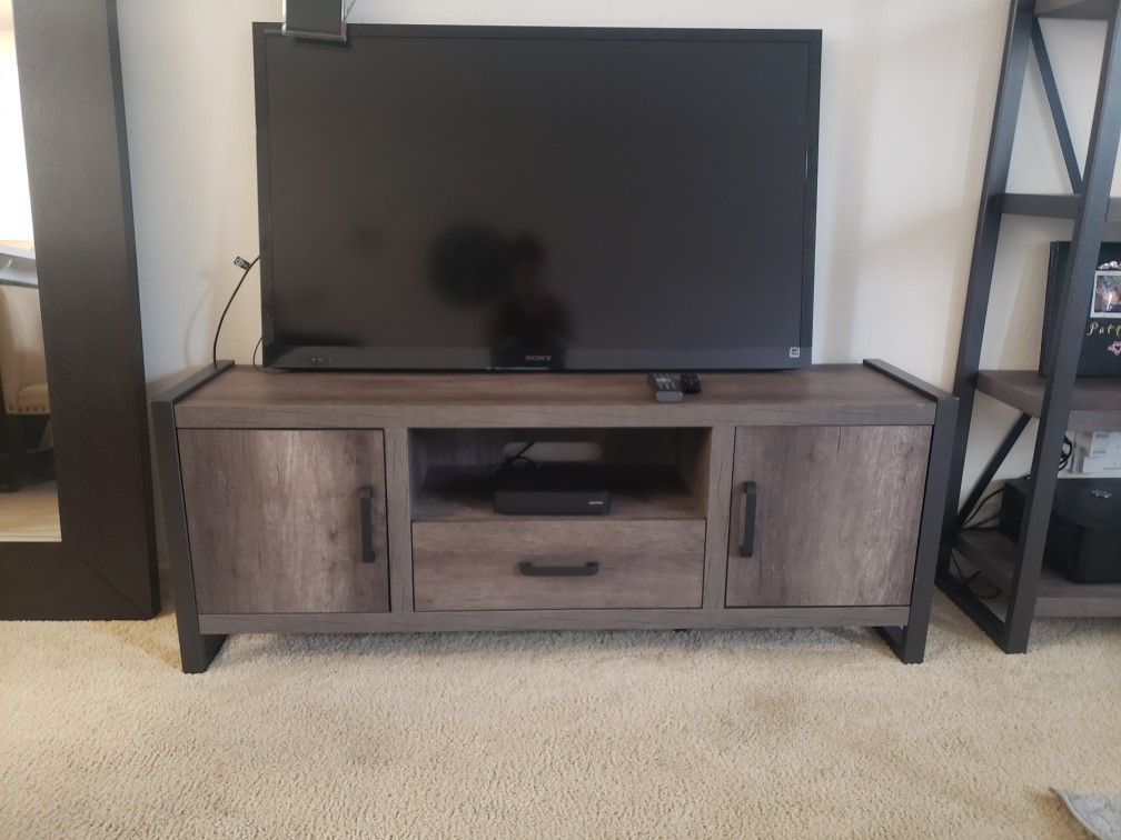 Jeromes Greystone Console with Piers & End Tables $675 Obo