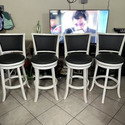 4 Bar Stools 