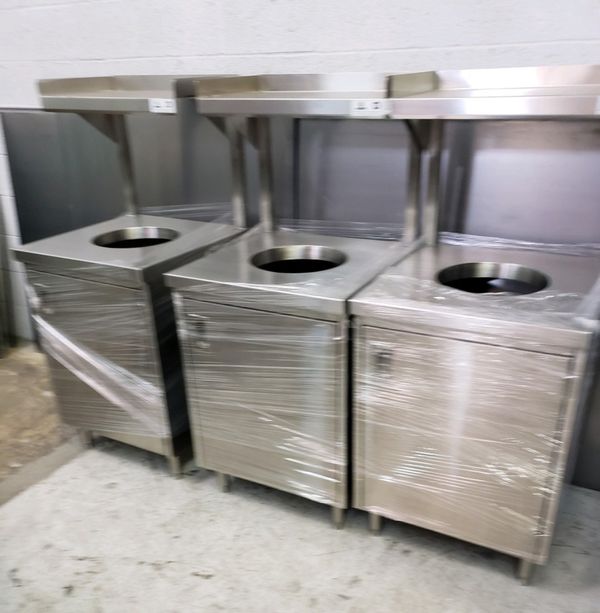 Stainless Steel trash with tray holder for Sale in Phoenix, AZ