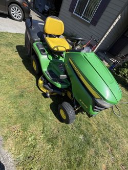 Riding lawnmower