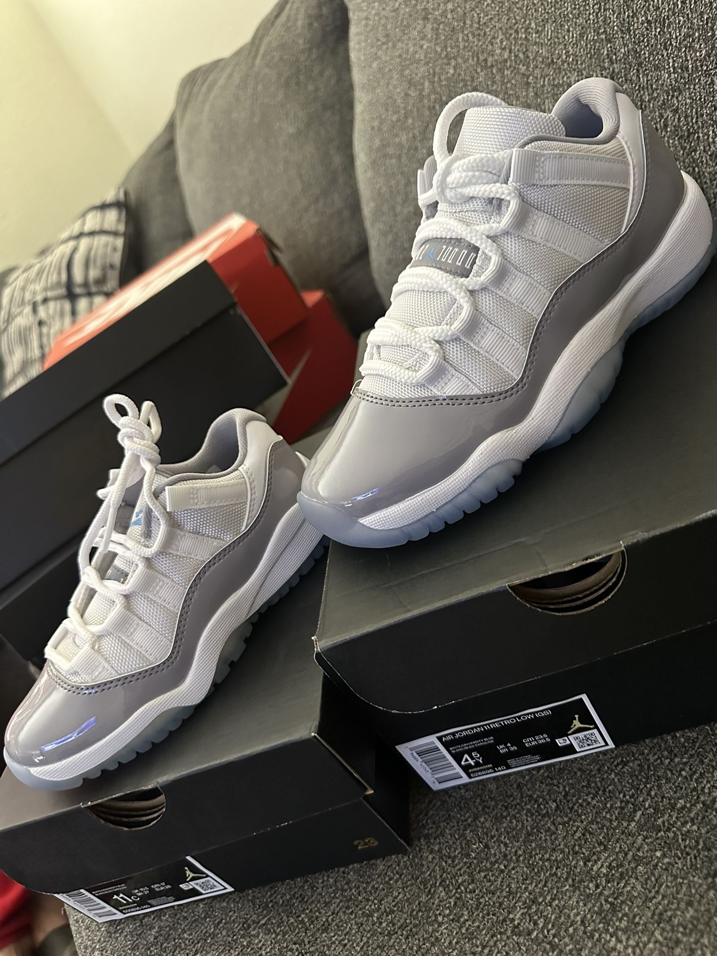 Jordan 11 “University” Size 11 $200 Doesn main image 3