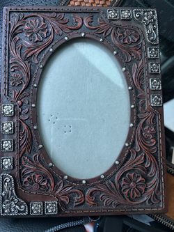 Tooled Oval Picture Frame