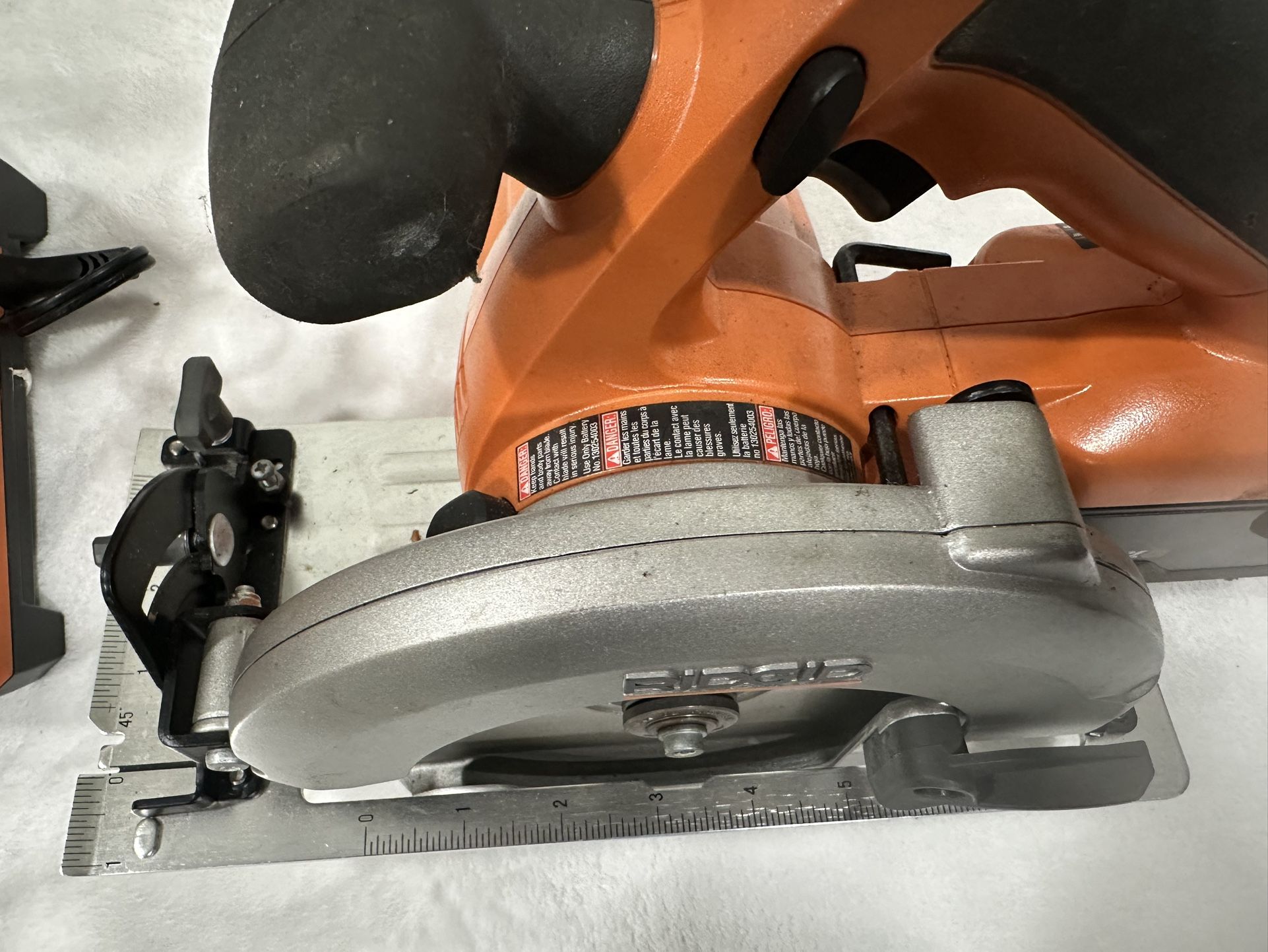 RIDGID R845 18V Cordless 6 1/2 inch Handheld saw. Includes battery and dual charger