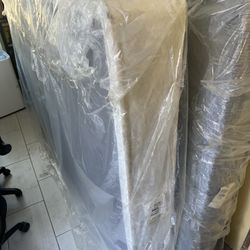 Queen Mattress And box spring