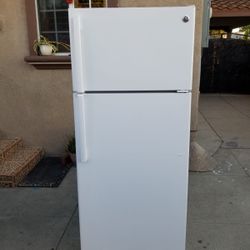 GE Refrigerator 16cu Ft 28x29x64👍👌3 MONTHS WARRANTY 