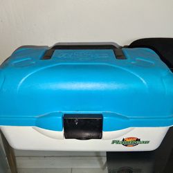 Flambeau tackle box / fishing accessories