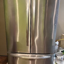Reliable Whirlpool Refrigerator for Sale!