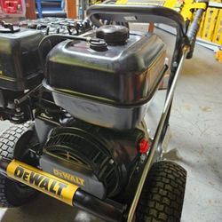 DEWALT GAS 4400 PSI PRESSURE WHASHER HEAVY DUTY LIKE NEW 