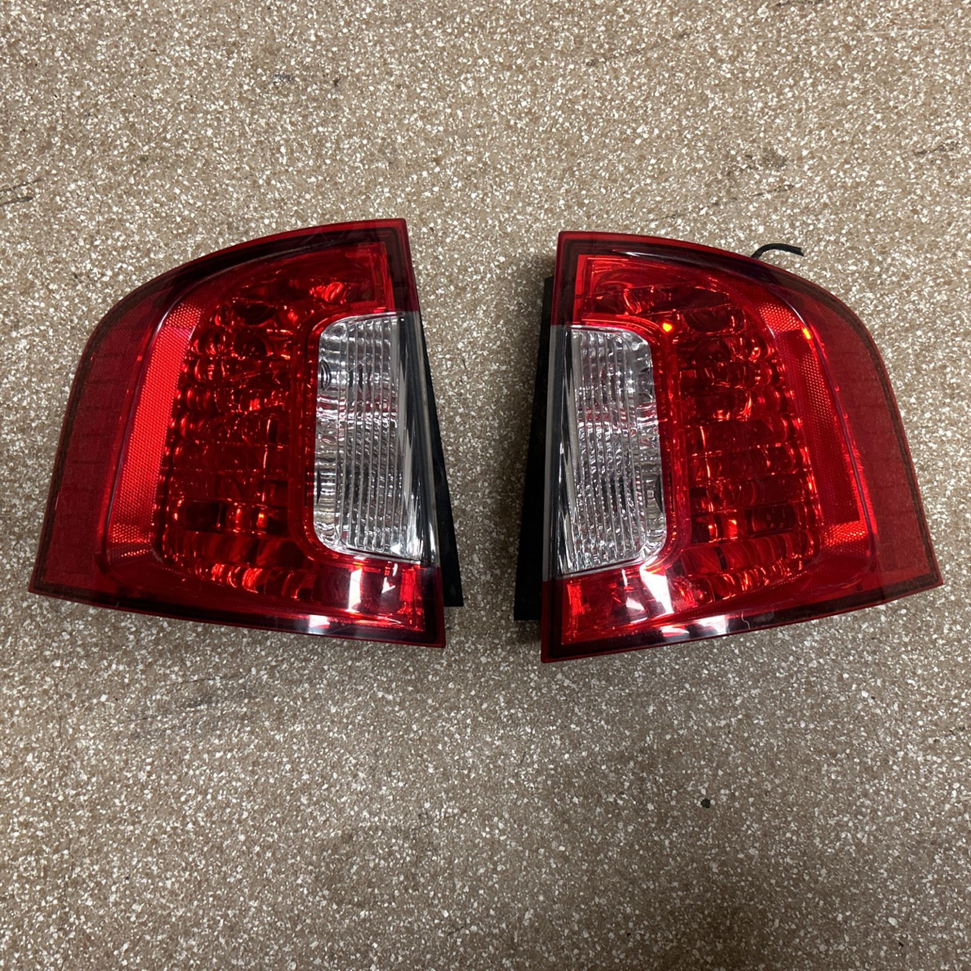 Tail lights 2014 Ford edge, limited edition with lightbulbs