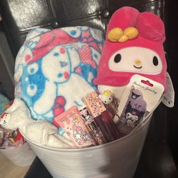 🎄🎅🏽🧑🏻‍🎄Hello Kitty   Baskets Gift 🎁  $45