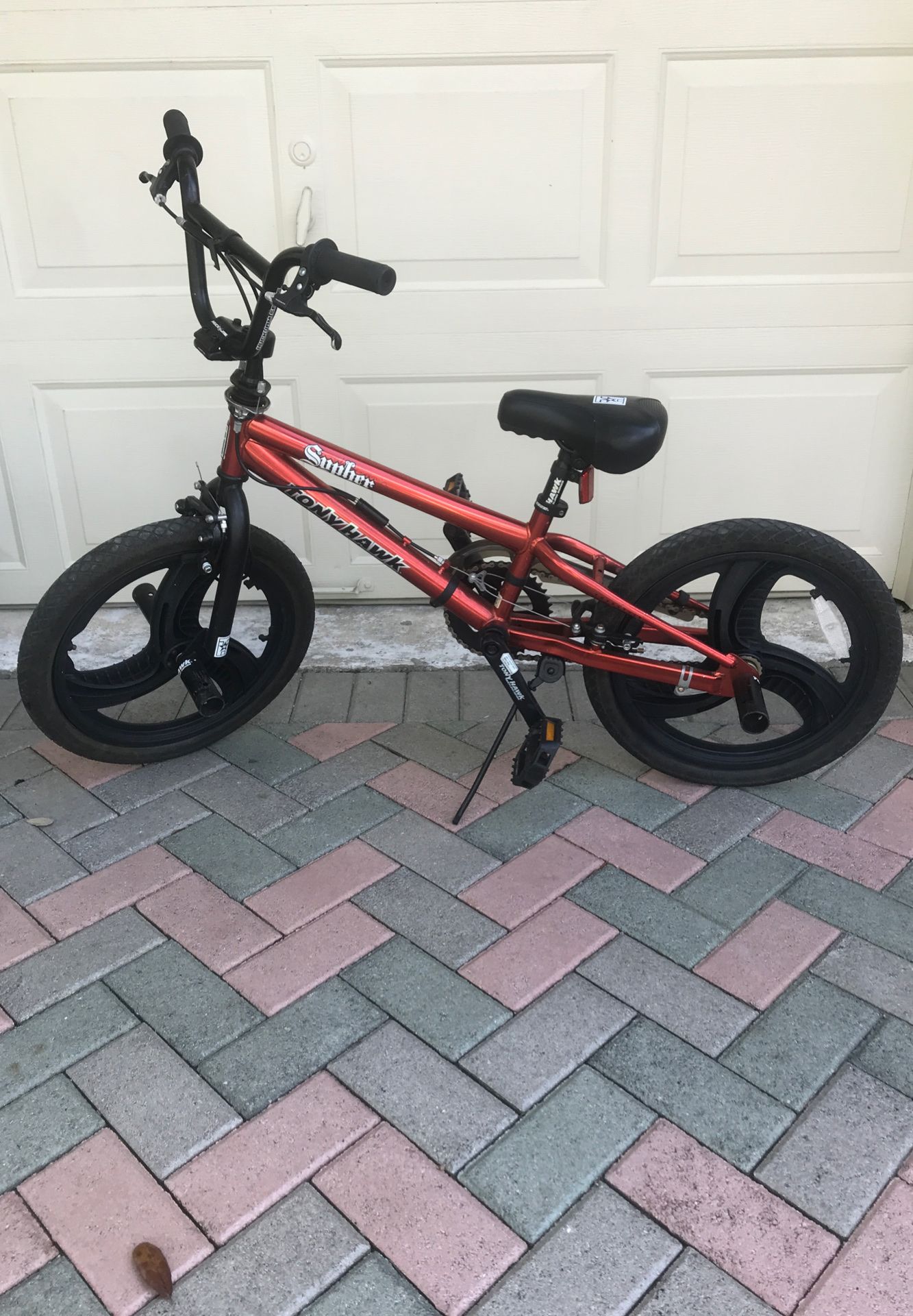 Kids Bike Dynacraft 18” Tony Hawk Sypher Black Red Huck Jam great condition