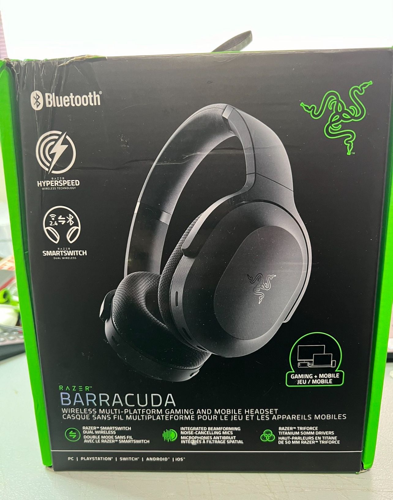 Razer Barracuda Wireless Gaming & Mobile Headset (PC, PlayStation, Switch, Android, iOS): 2.4GHz Wireless + Bluetooth - Integrated Noise-Cancelling Mi