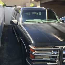 Black 1999 Burban