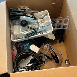 Kitchen Items/ Sheets & Pillowcases 