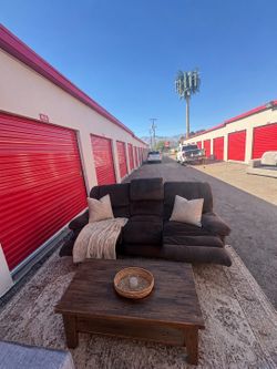 Brown Reclining Loveseat / Couch – Clean Condition – Delivery Available