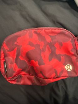 Lululemon everywhere belt bag