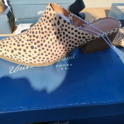 Zapatos diferentes Sz $12 each 2x$20