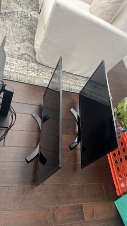 LG Monitors 32”