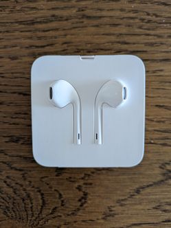 EarPods (Lightning Connector)