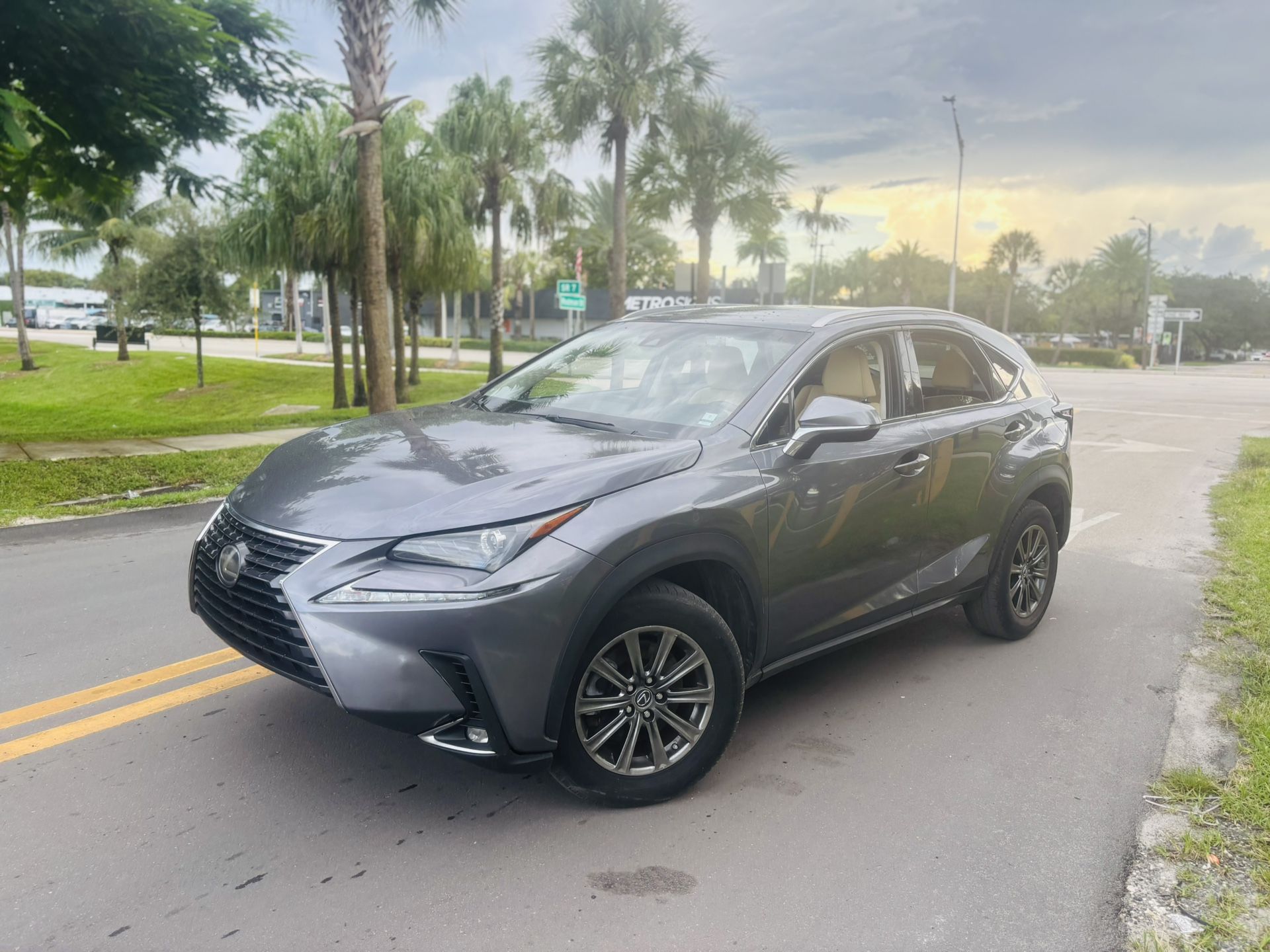 2017 LEXUS NX200t