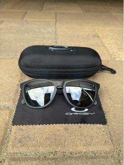 Oakley Frogskin Sunglasses Crystal Matte Black Frame Black Polar Prizm Polarized Lens W/ Case Cloth
